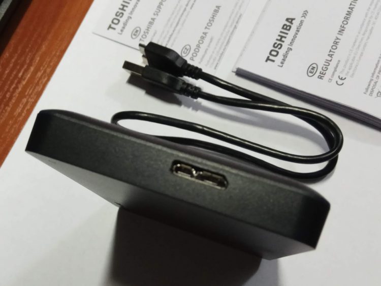 Toshiba Canvio Basic 2TB 2.5'' External Hard Drive + Protective Case